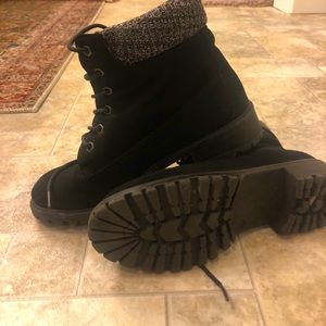 Black winter lace up boot